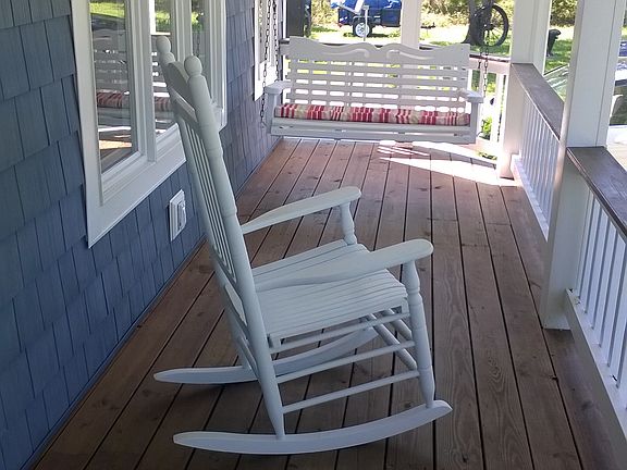 another view of porch 