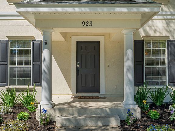 5th image of 923 BROOKHAVEN Drive