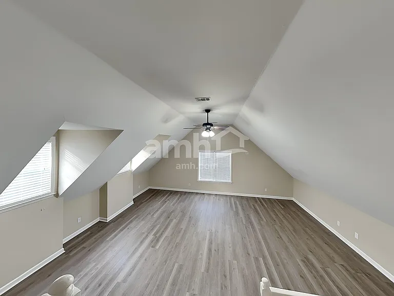 2702 Camden Ct — Photo 16