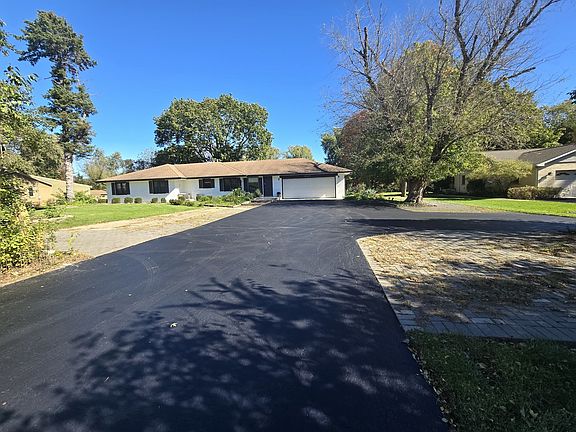 2nd image of 31111 N Oplaine Rd