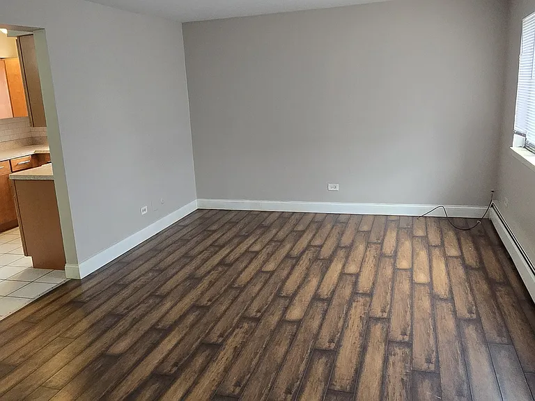 2131 Narcissus Ave #2W — Photo 5