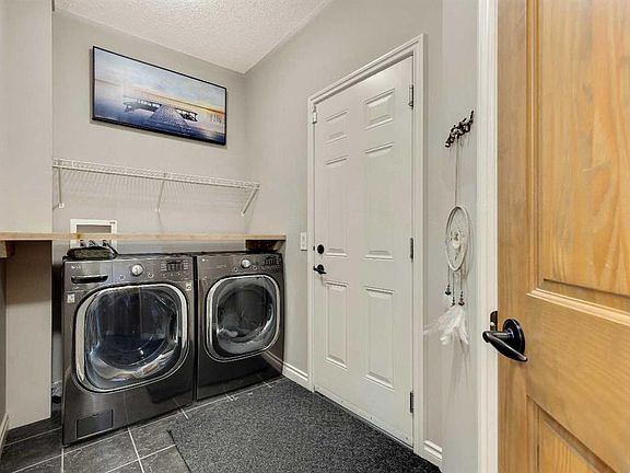 4th image of 237 E Chapala Dr SE