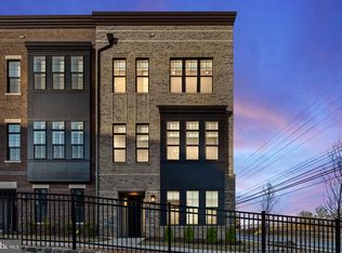 43937 McKinlee Pines Ter, Ashburn, VA 20147