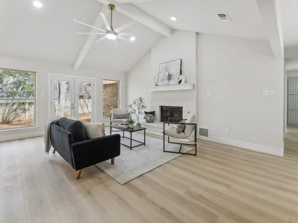 2015 Reverchon Dr, Arlington, TX 76017