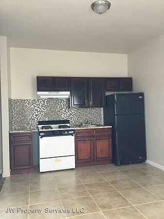2nd image of 205 N Tonti St APT 2