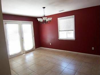 2nd image of 1324 Hillcrest Ln