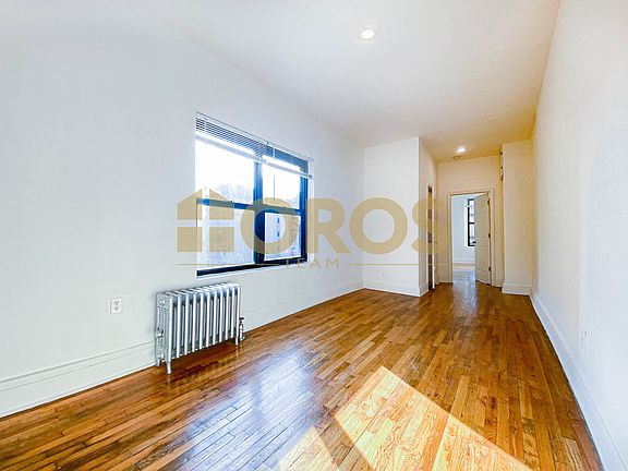 4th image of 233 E 3rd St APT 3C