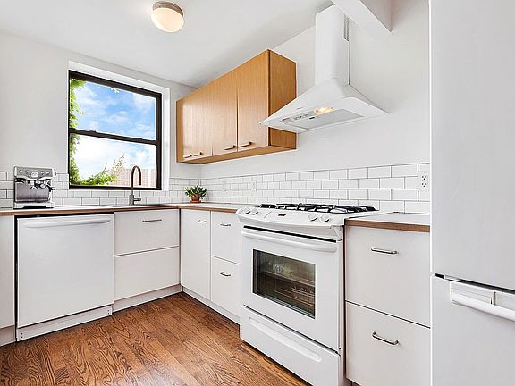 5th image of 169 E 102nd St APT 5C