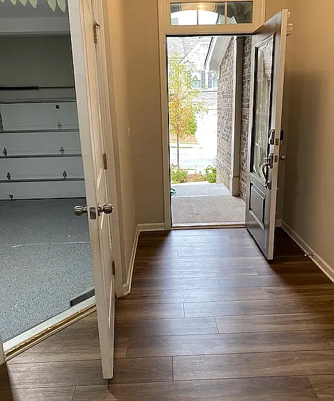 1368 Endicott Ct — Photo 6
