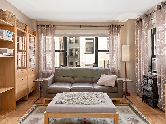 4th image of 425 E 79th St APT 5M