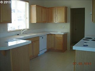 4th image of 4311 NE 57th Pl