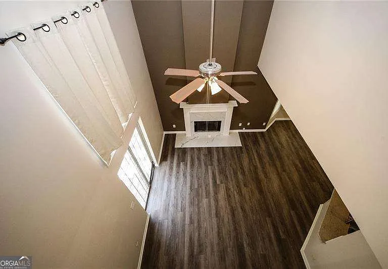 121 Stoneforest Dr — Photo 36