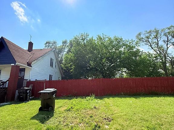 4th image of 9129 Fischer St