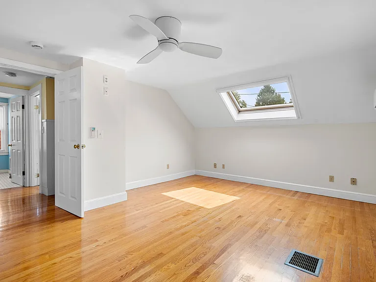 2 Wentzell Ave — Photo 2