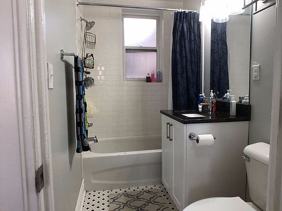 4th image of 915 Fischer St APT 4C