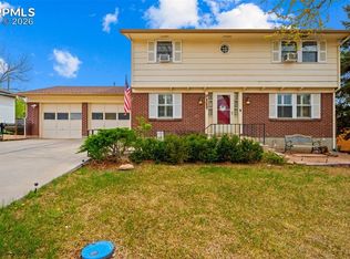 17 Clover Cir E, Colorado Springs, CO 80906