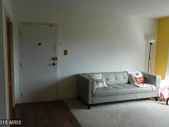 5th image of 10413 Montrose Ave #M301