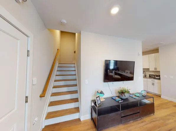 411 Lasko Ln #411, Parlin, NJ 08859