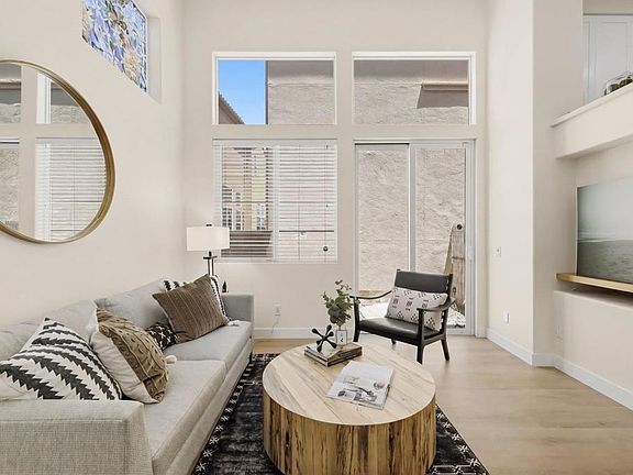 2nd image of 2725 Villas Way