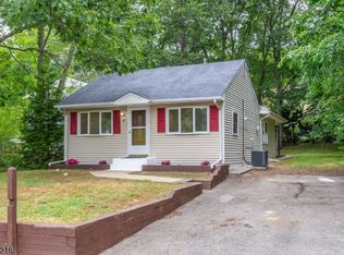 19 Greenwood Ave, Stanhope, NJ 07874