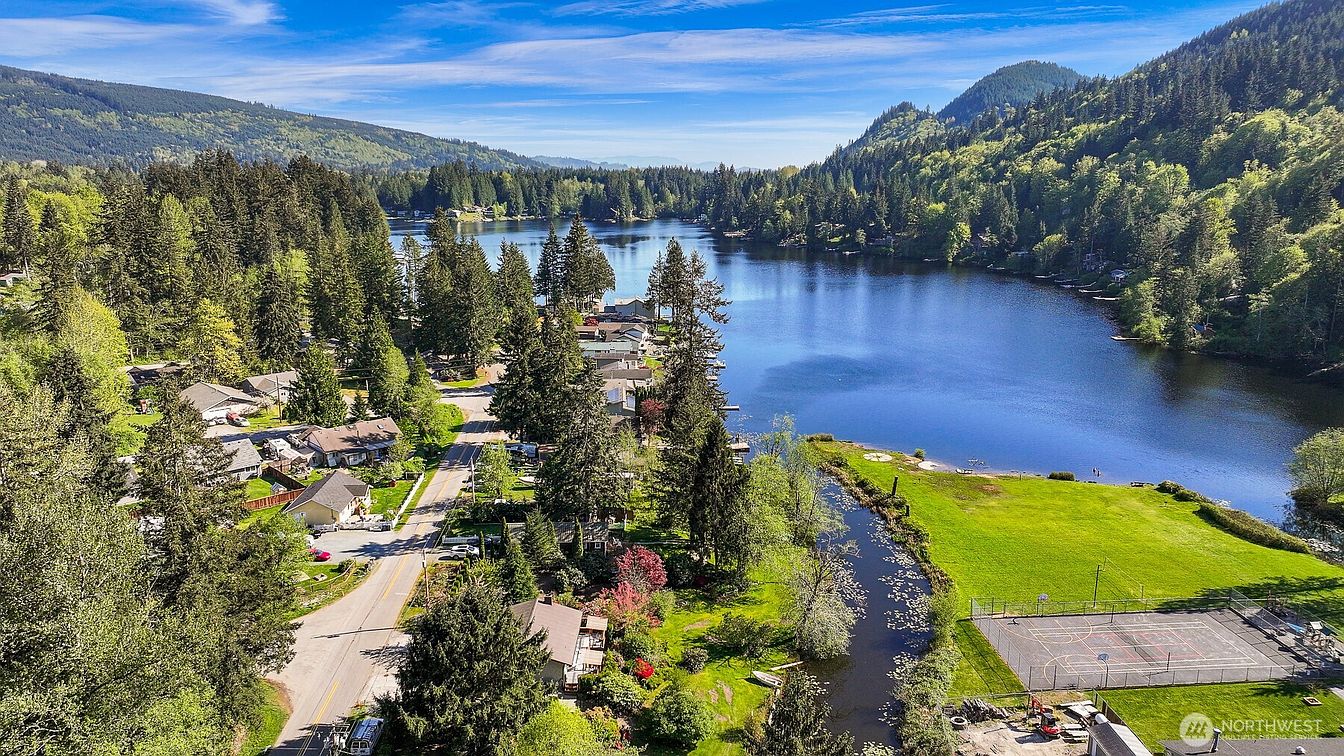 1st image of 371 Lakeside Drive