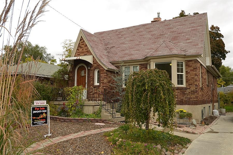 1st image of 255 E Downington Ave