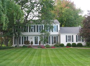 4317 Walnut Woods Dr, West Bloomfield, MI 48323