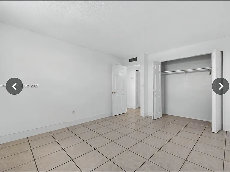 606 W 81st St #302 — Photo 3