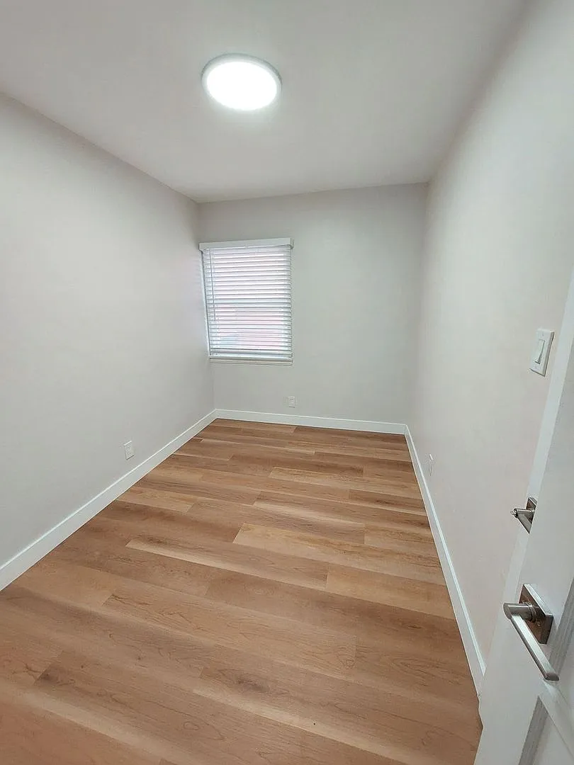 41-47 Thornton Ave — Photo 4