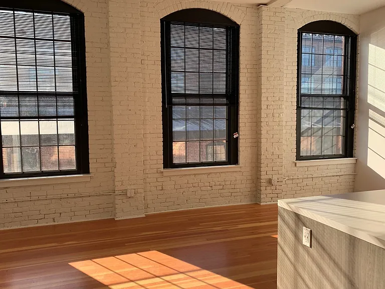 40 Sprague St — Photo 1