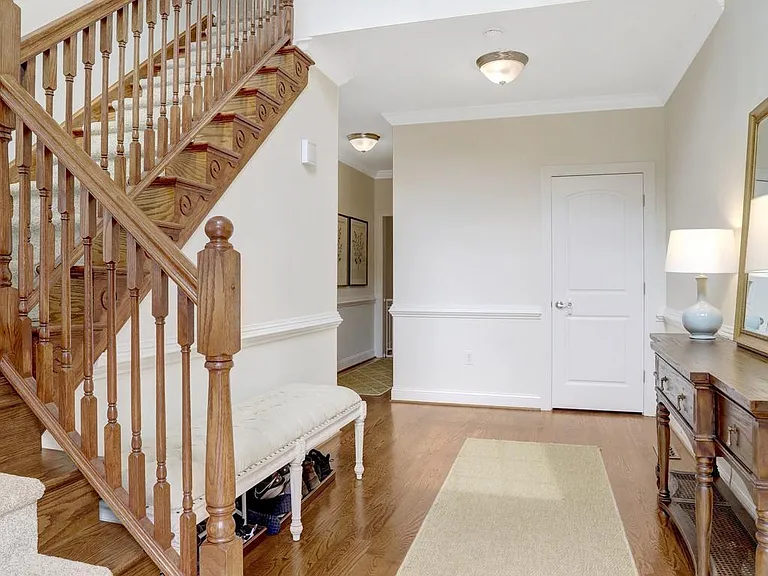 2862 Rosemary Ln — Photo 4