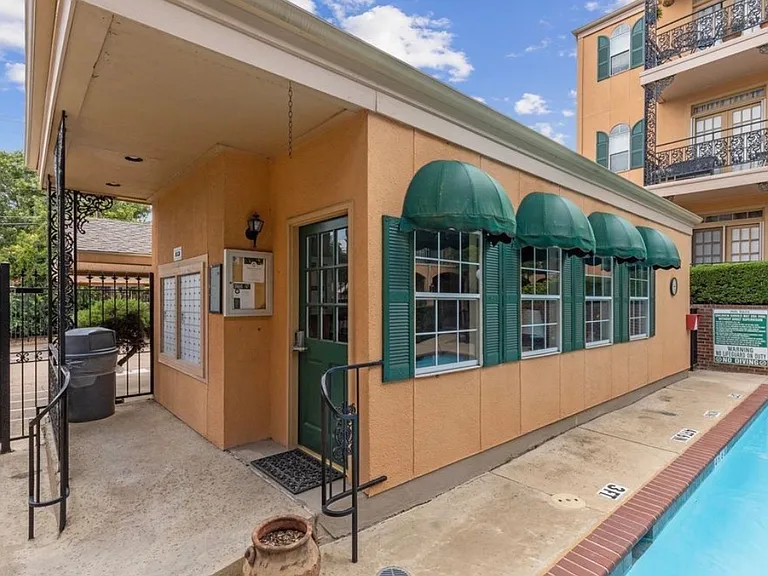 6318 Richmond Ave — Photo 22