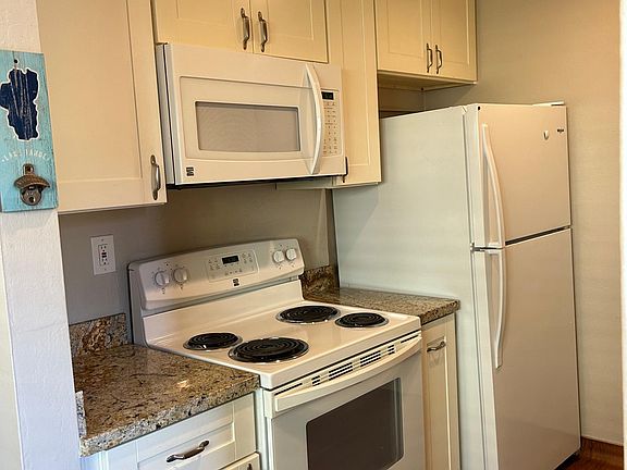 3rd image of 518 N Claremont St APT 2