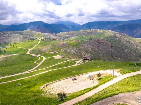 318 Turkey Roost Dr, Livermore, CO 80536