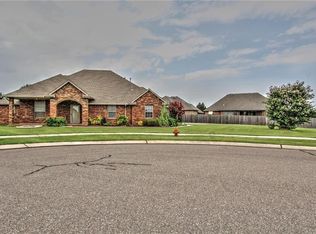 2809 Land Run Rd, Moore, OK 73160