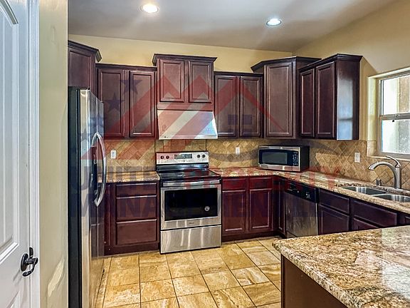 4th image of 1822 Amber Dr