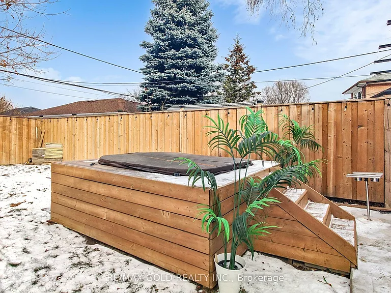 189 Kingsview Blvd — Photo 34