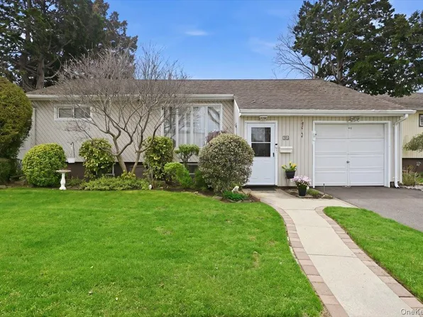 34 Jasmine Lane, Valley Stream, NY 11581