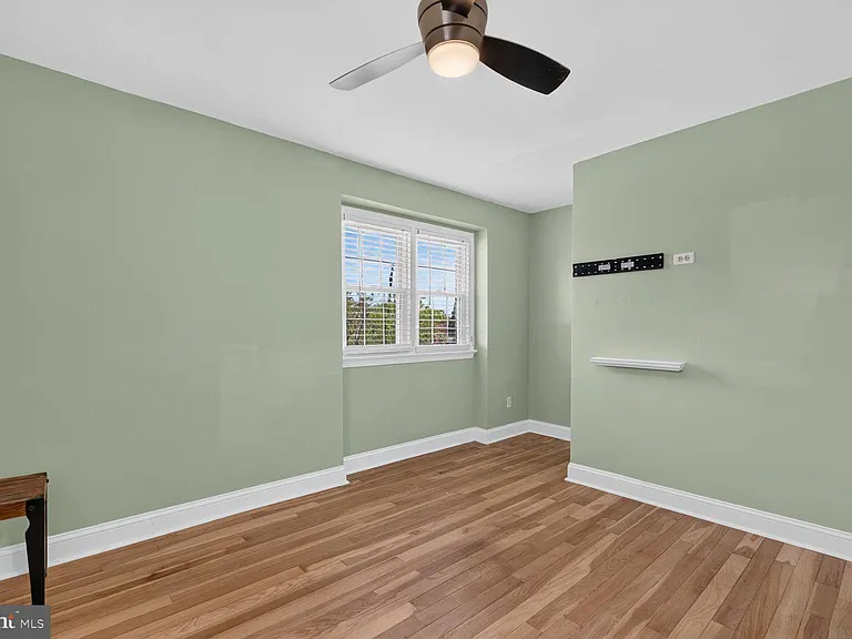 2437 Iverson St — Photo 10