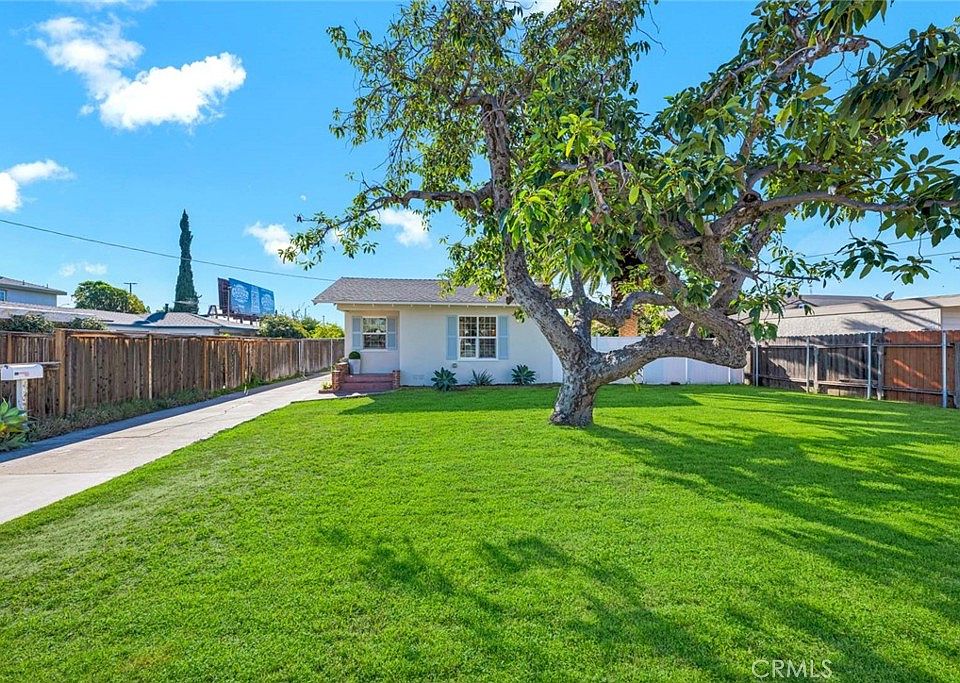 1st image of 3004 E Pearl Ave