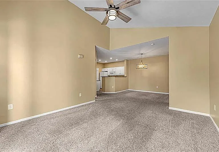 633 Eagle Pointe Dr #633 — Photo 11