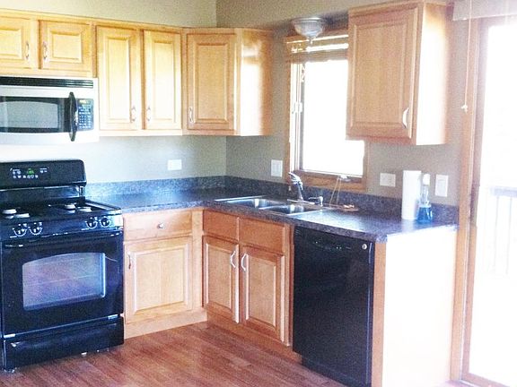 2nd image of 226 Manor Dr Unit 1