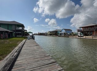 423 Palmetto Point Rd, Rockport, TX 78382
