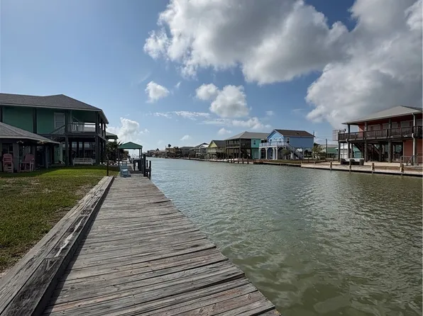 423 Palmetto Point Rd, Rockport, TX 78382