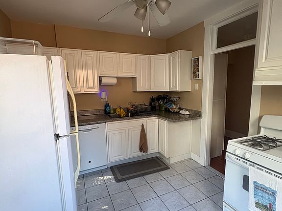 2nd image of 9 Colborne Rd APT 3