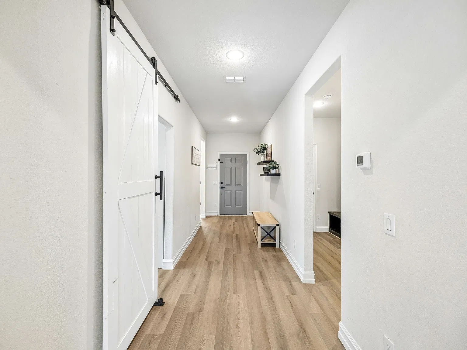 4 bed, 2.0 bath, 2189 sqft, $2,850 — Photo 4