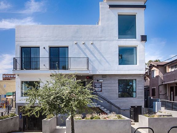 2nd image of 4255 Lockwood Ave #5