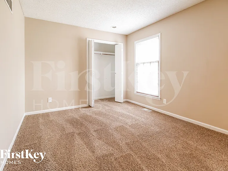 7714 NW 69th Ter — Photo 10