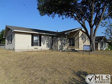 3rd image of 839 Blue Grass Dr