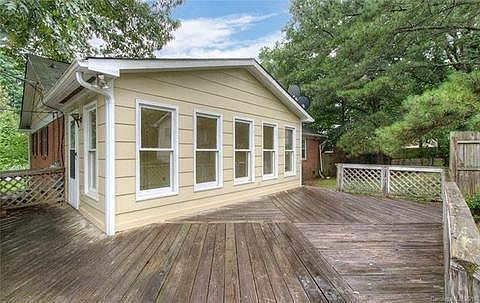 4th image of 2229 Highlawn Dr